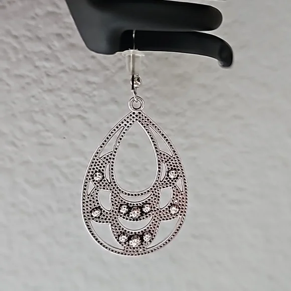 Earrings - Picture 2 of 5